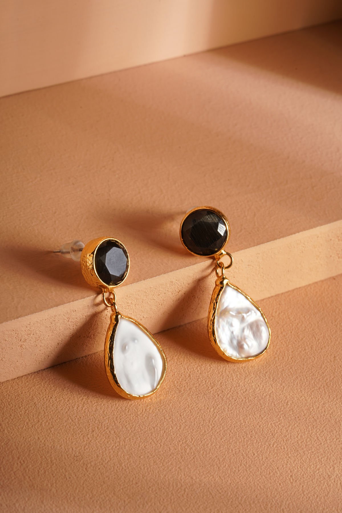 Kedi Gözü Taşlı İnci Küpe