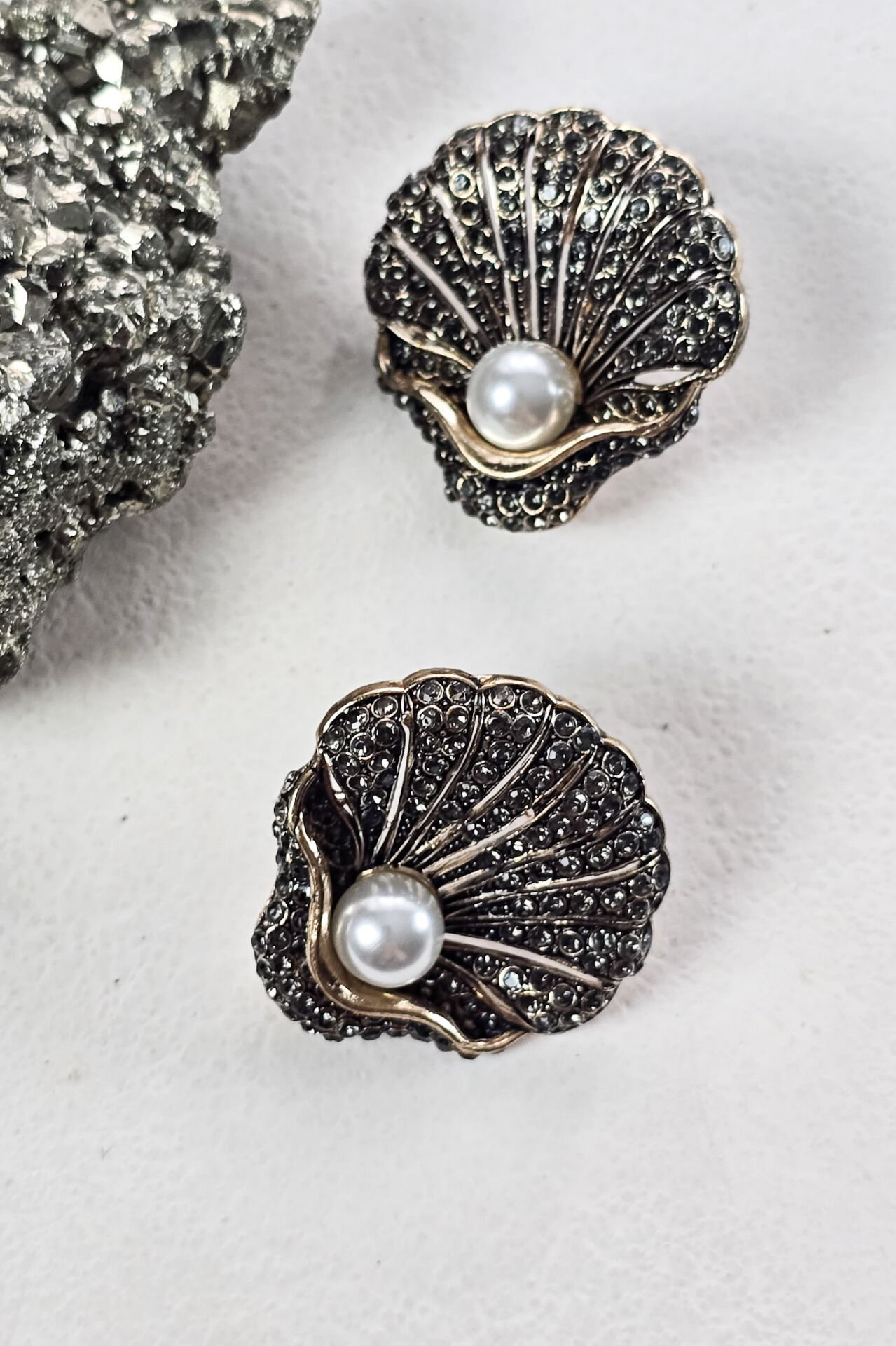 Oyster&Pearl Zirkon Taşlı Küpe Siyah