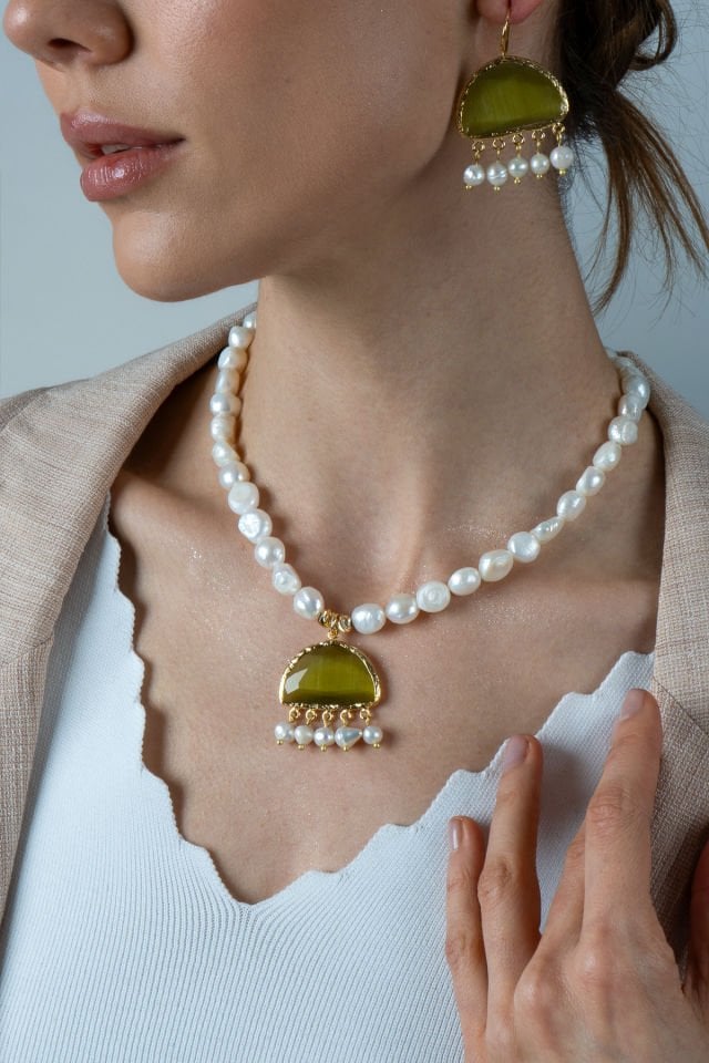 İncili Kedi Gözü  Yarım Ay Küpe Yeşil