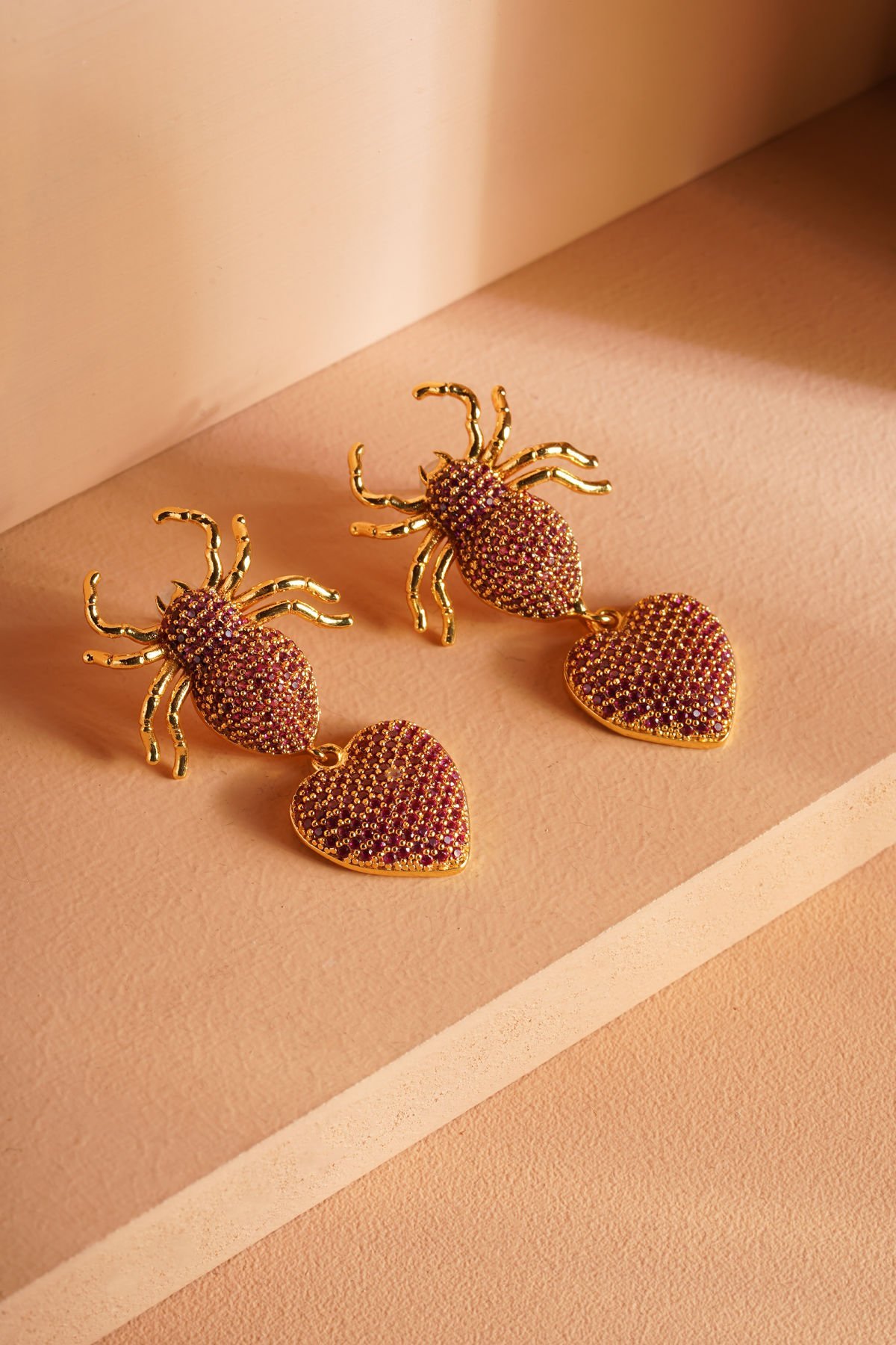 Kalpli Böcek Küpe Pembe