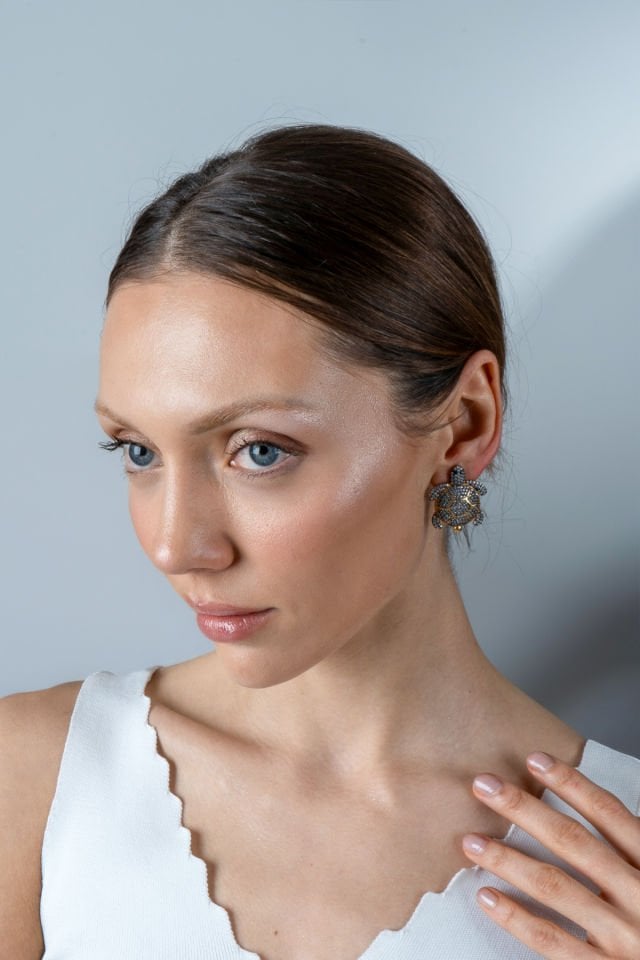 Zirkon Taşlı Kaplumbağa Küpe