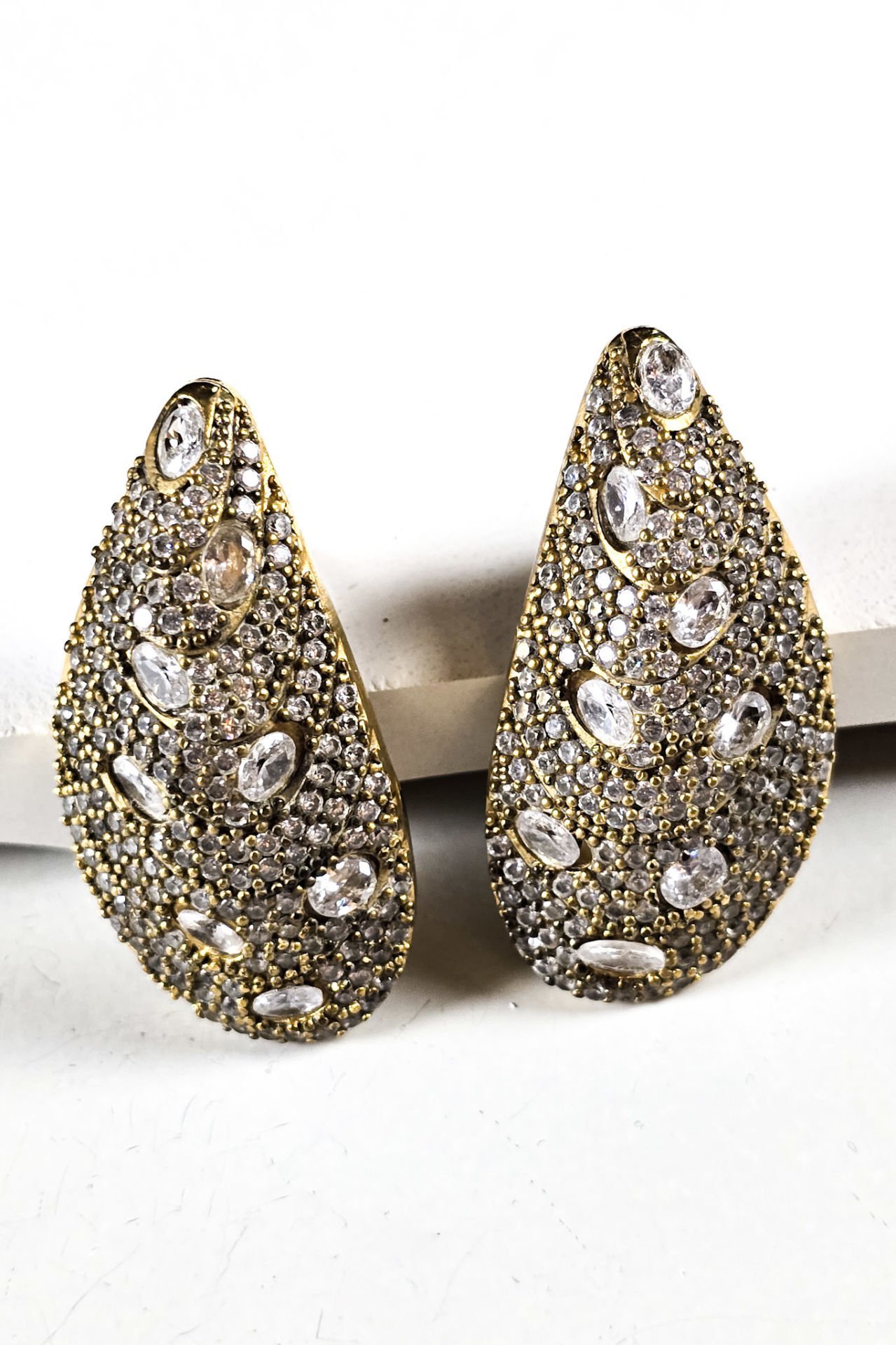 Zirkon Taşlı Midye Küpe