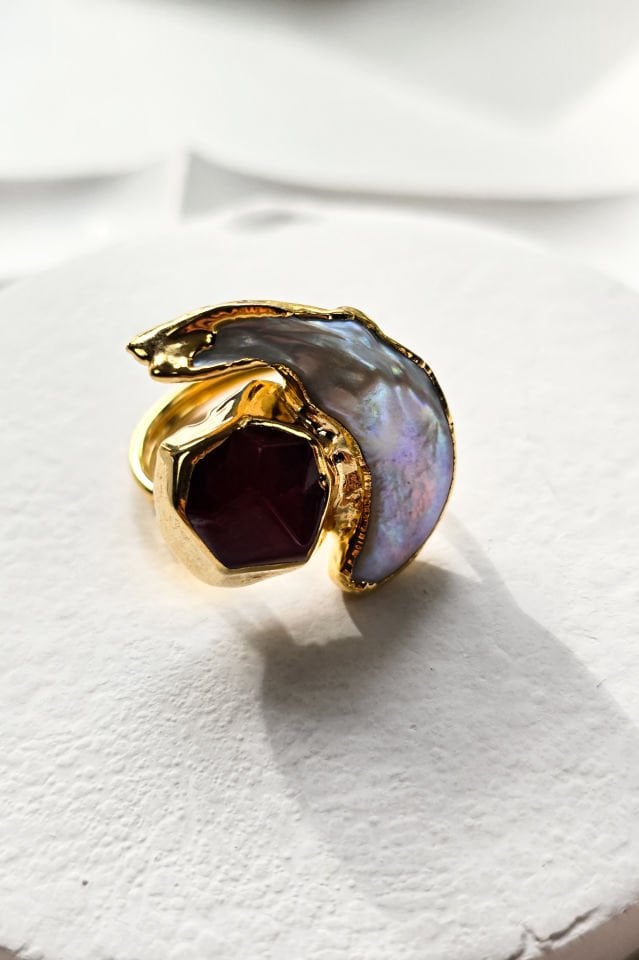 İnci ve Yakut Yüzük