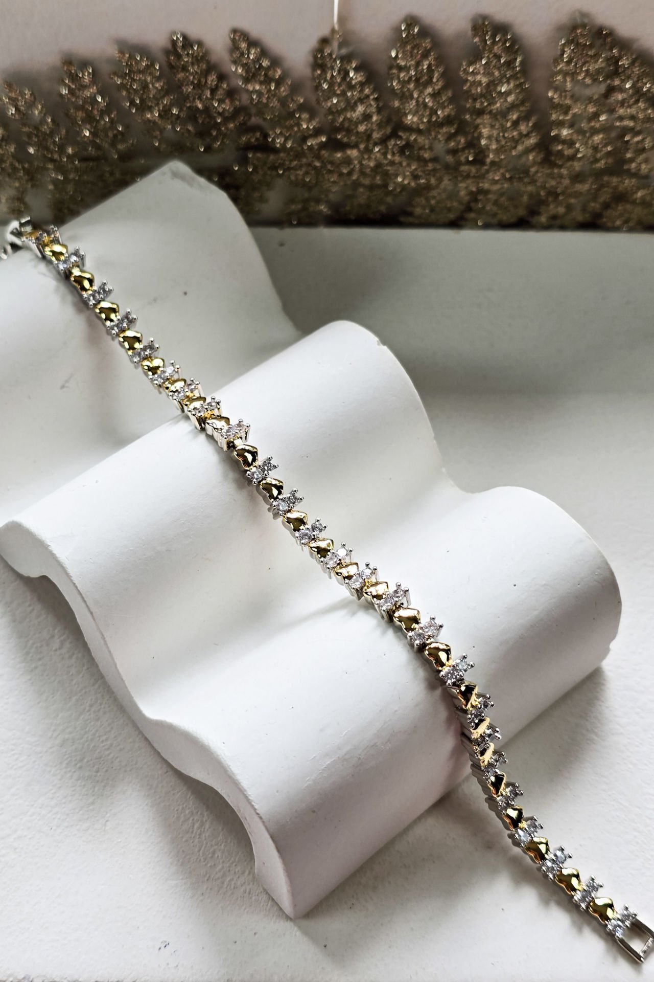 Kalp Motifli Taşlı Bileklik