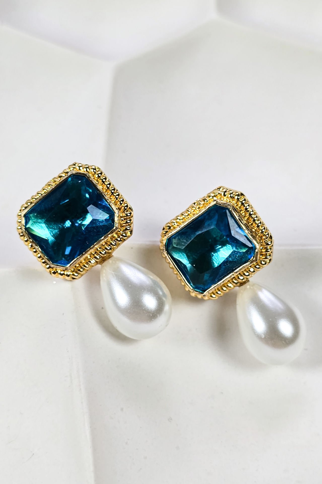 Mavi Taşlı İnci Küpe