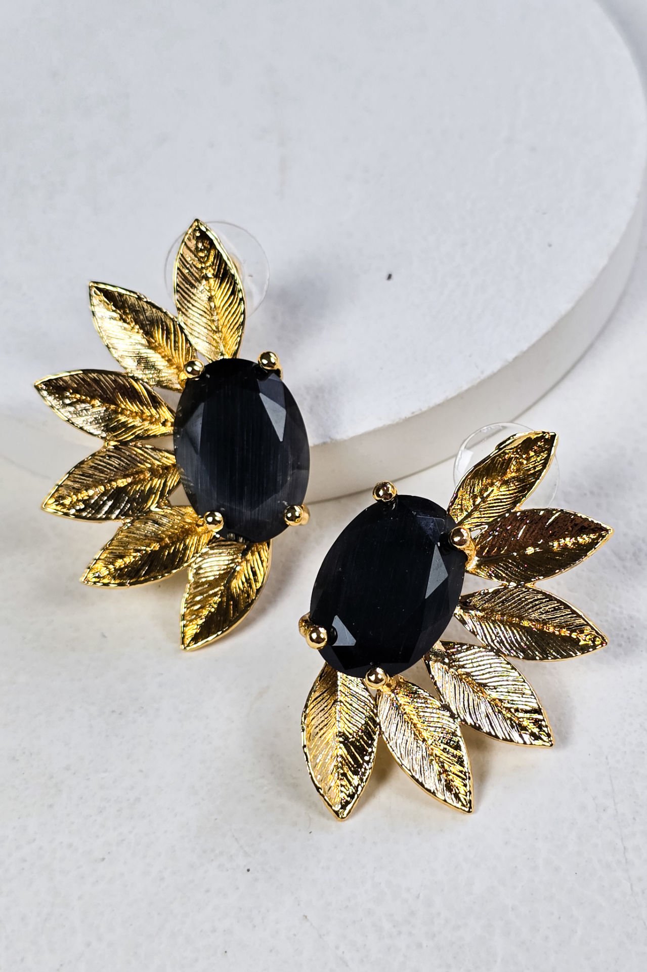 Kedi Gözü Taşlı Çiçek Küpe Siyah