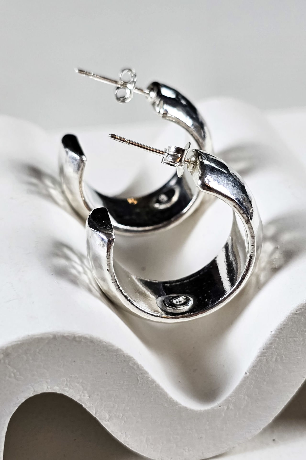 925 Ayar Gümüş Halka Küpe Beyaz