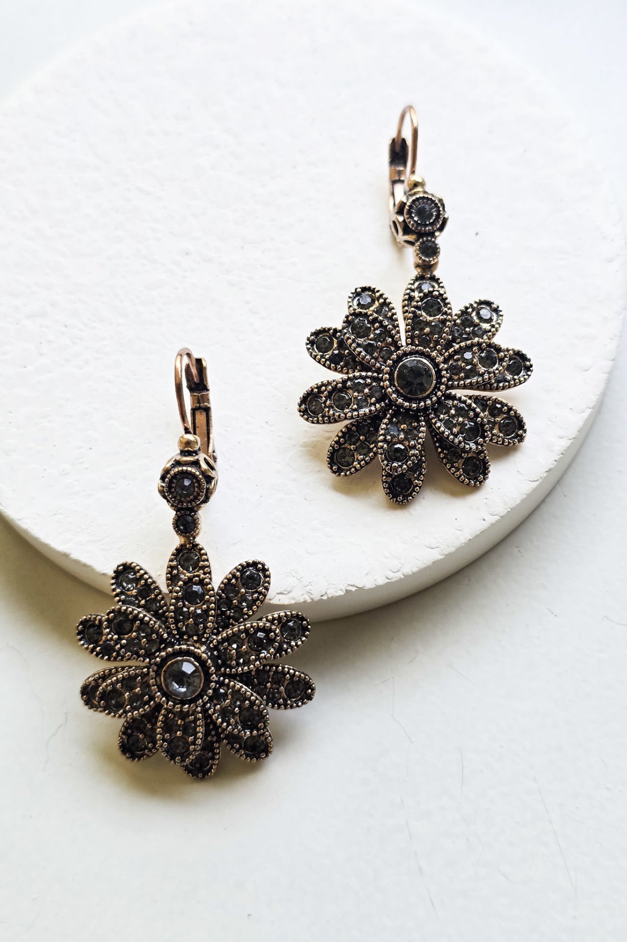 Elmas Bronz Çiçek Küpe