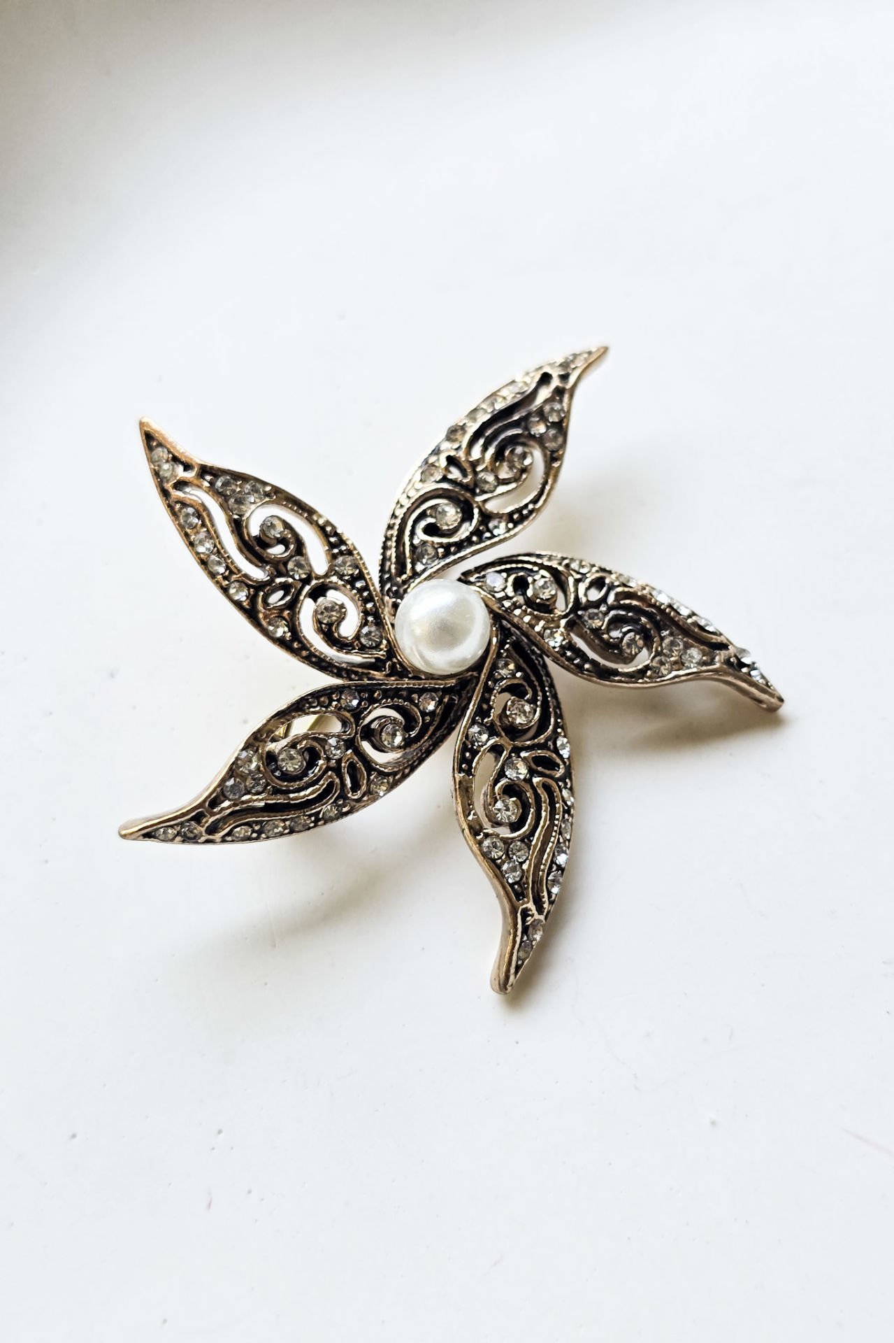 El Yapımı Bronz Yonca Broş