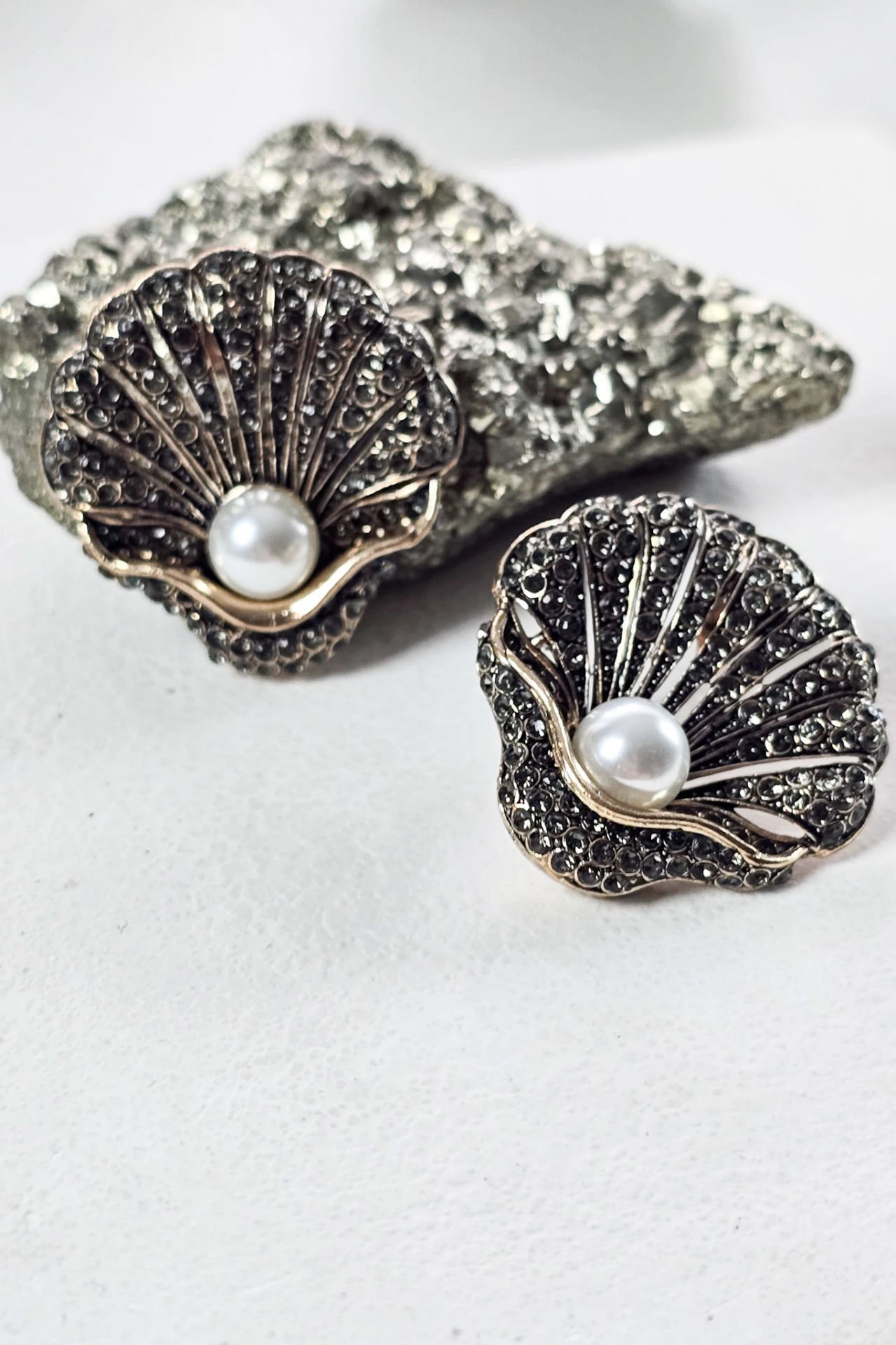 İncili Bronz Deniz Kabuğu Küpe