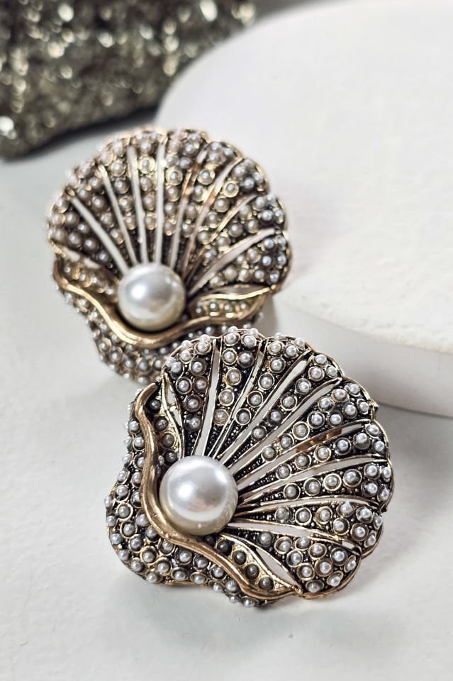 İnci Detaylı Bronz Deniz Kabuğu Küpe