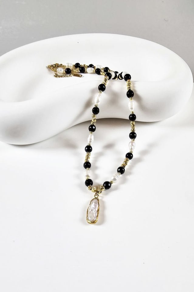 Black & White Onyx ve İncili Kolye