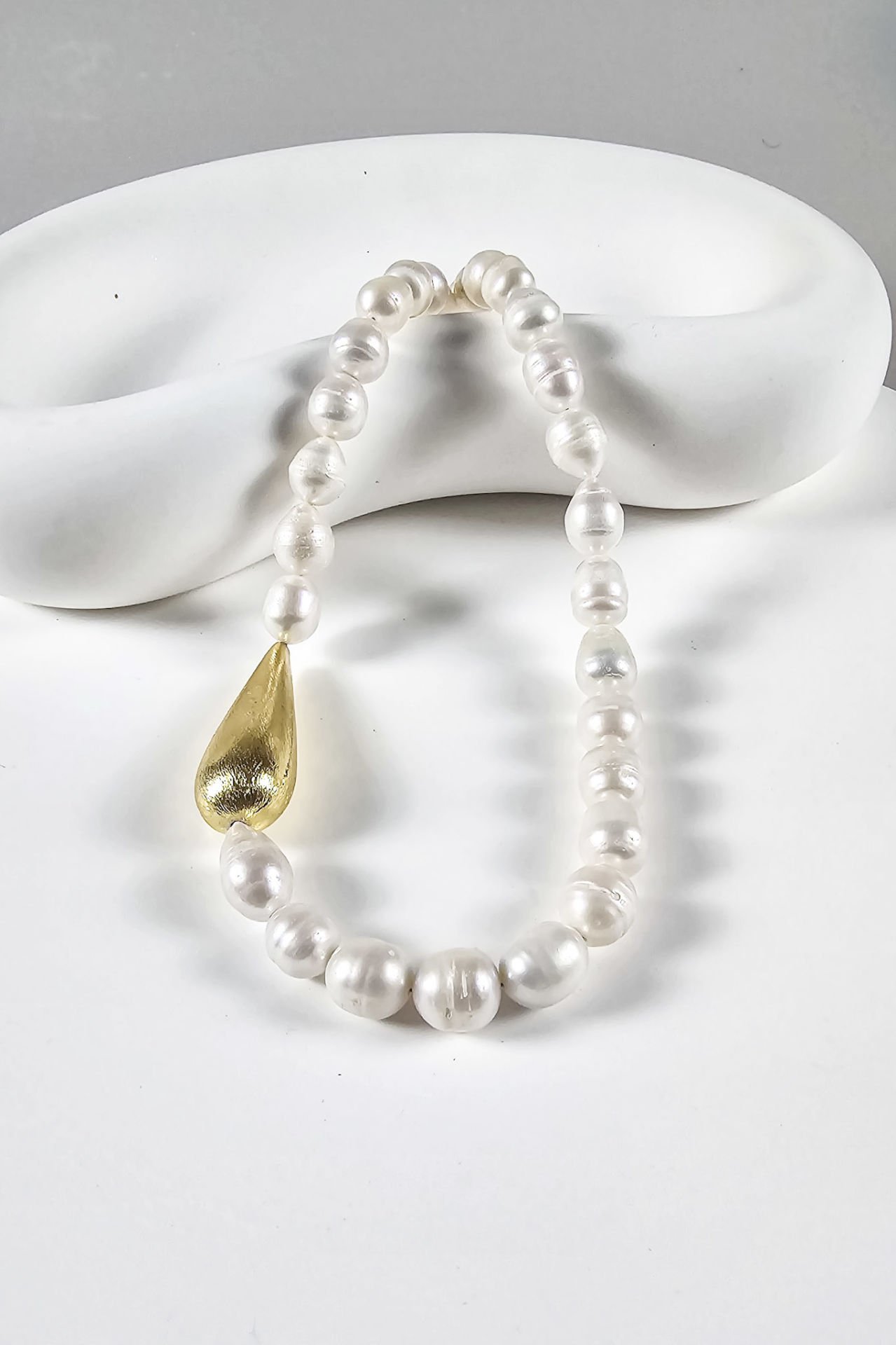 Gold and Pearl Kolye