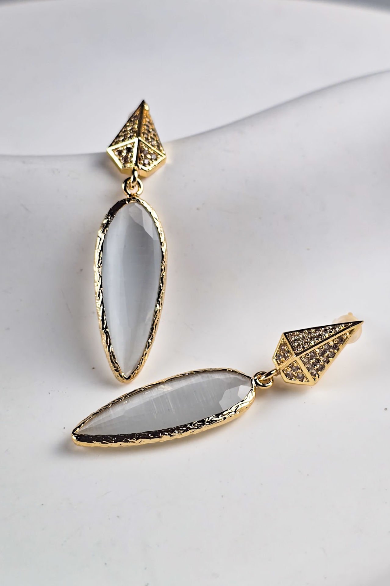 Celeste Kedi Gözü Küpe Beyaz