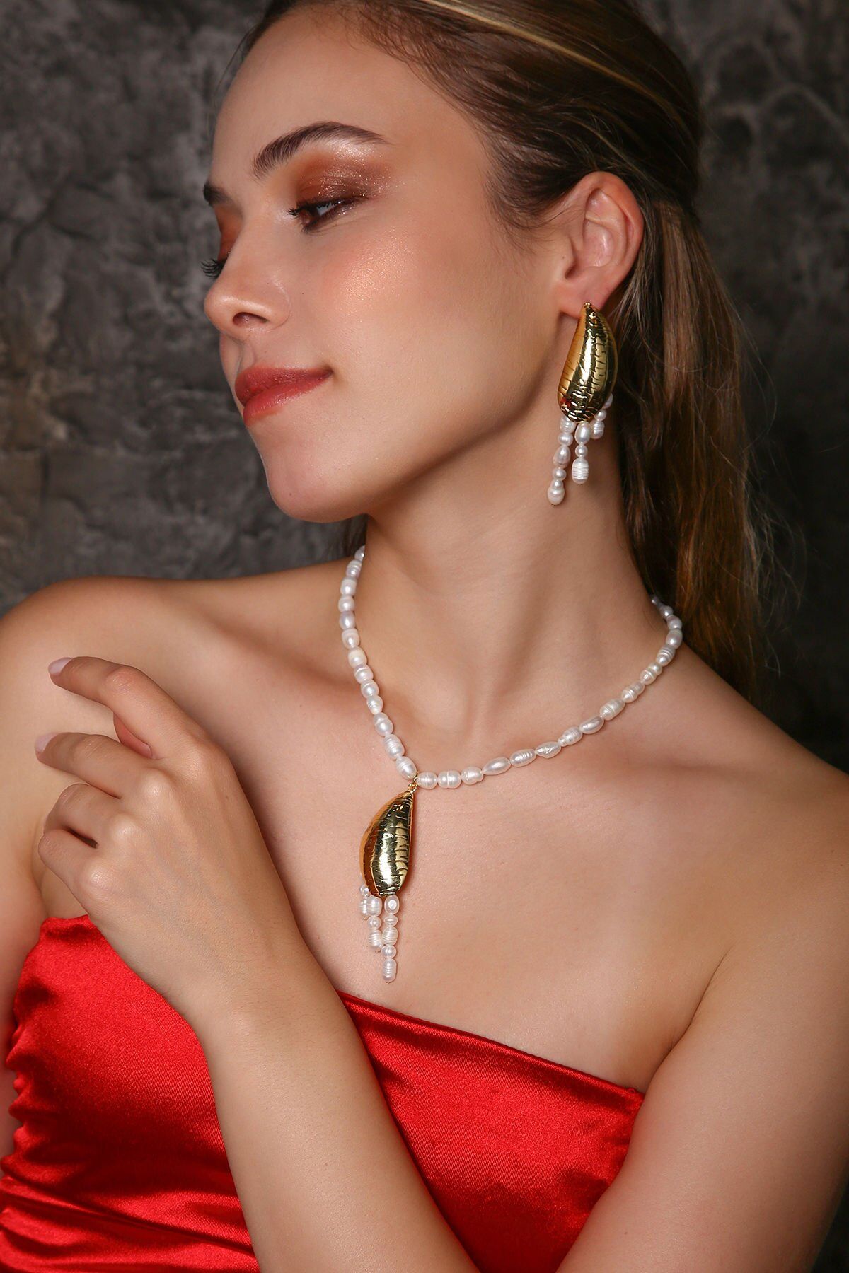 Oyster İncili Kolye